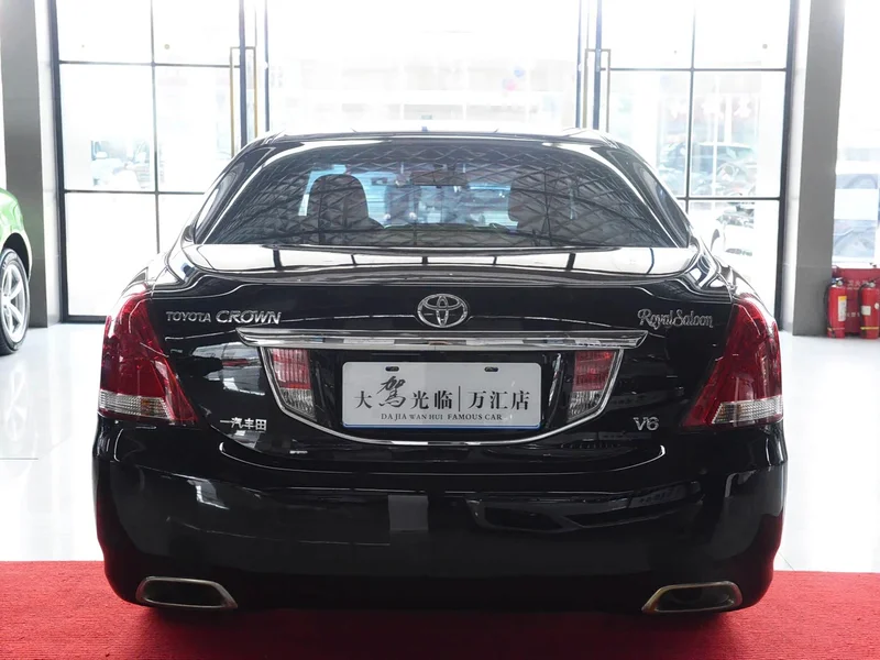 Toyota Crown — фото 13