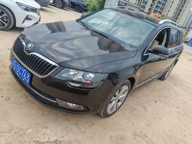 Skoda Superb — фото 1