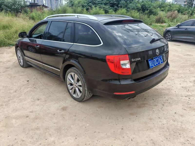 Skoda Superb — фото 9