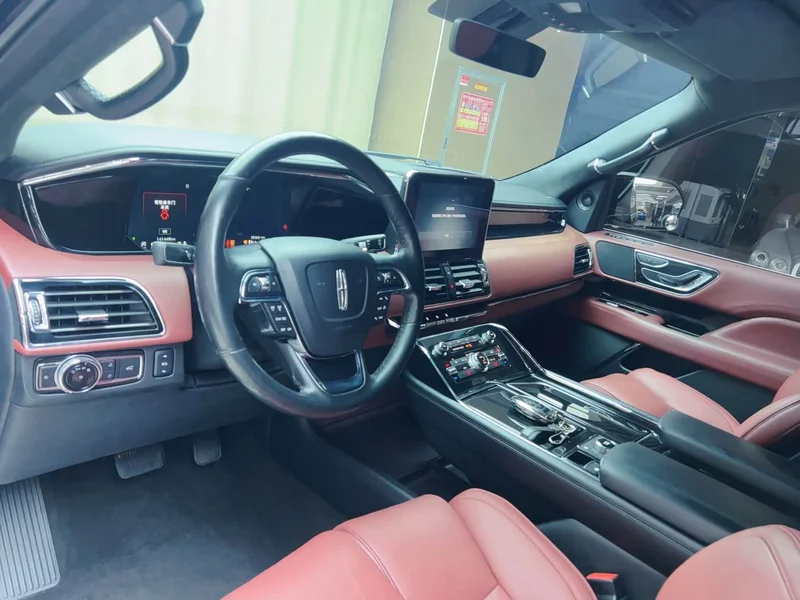Lincoln Navigator — фото 16