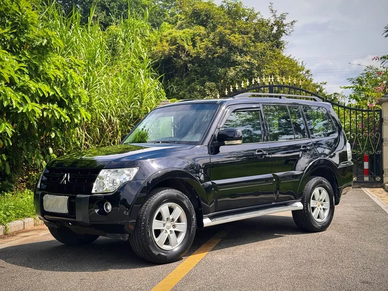 Mitsubishi Pajero — фото 1