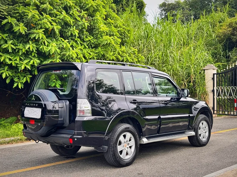 Mitsubishi Pajero — фото 29