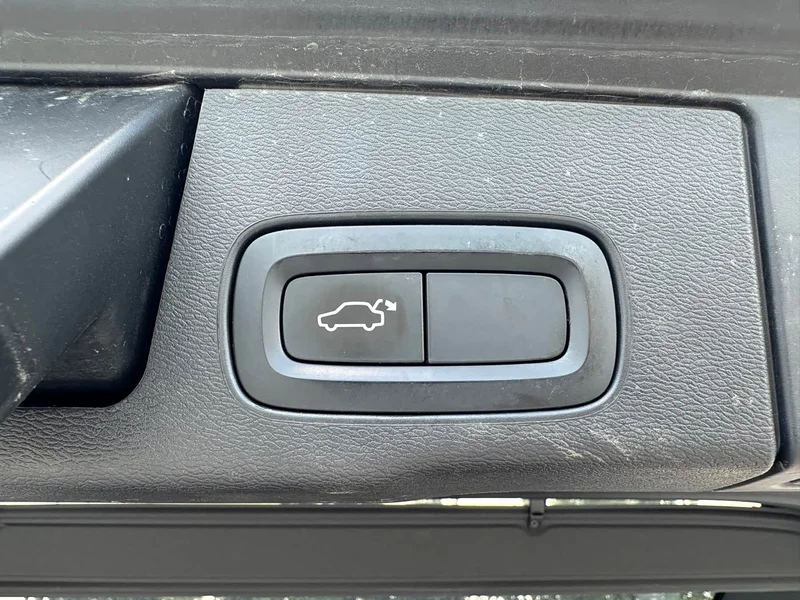 Volvo XC60 — фото 21