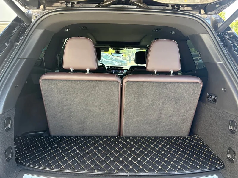 Cadillac XT6 — фото 11