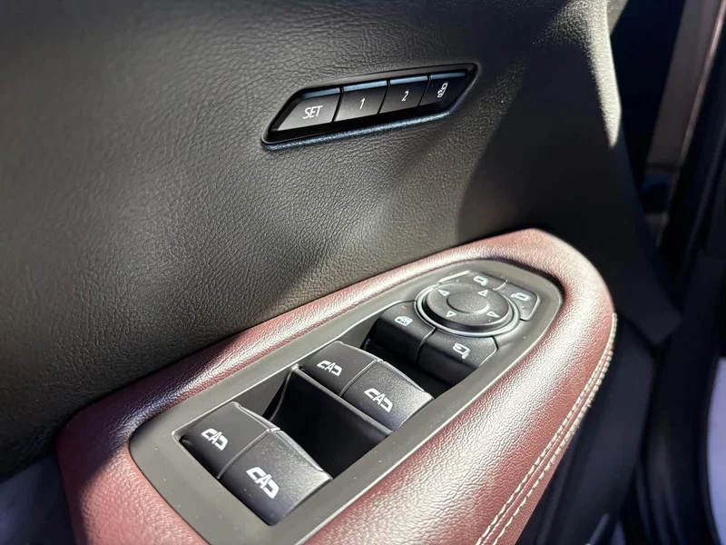 Cadillac XT6 — фото 10
