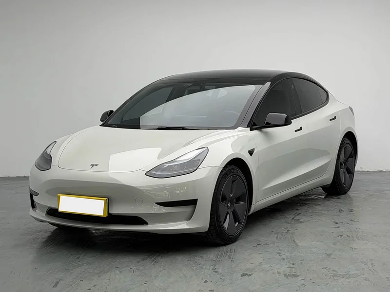 Tesla Model 3 — фото 1