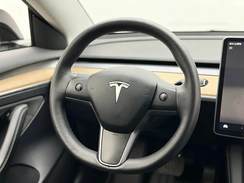 Tesla Model 3 — фото 11