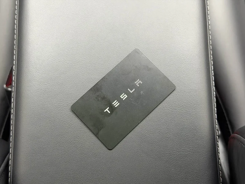 Tesla Model 3 — фото 13
