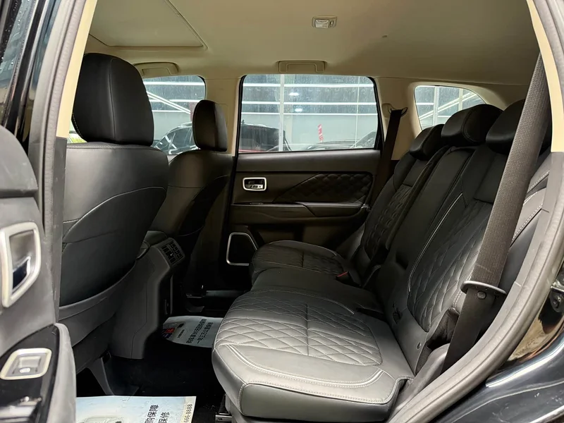 Mitsubishi Outlander — фото 14