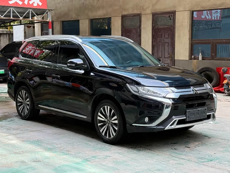Mitsubishi Outlander — фото 2
