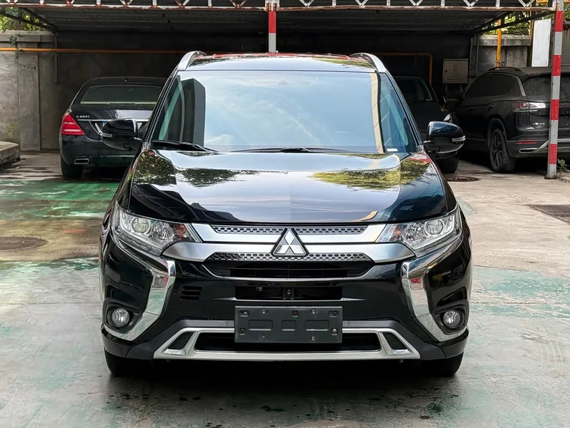 Mitsubishi Outlander — фото 3