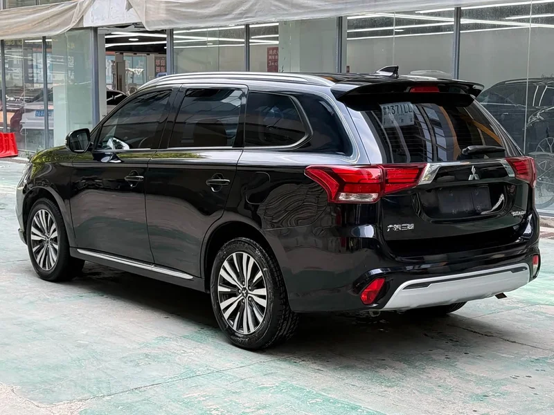 Mitsubishi Outlander — фото 4