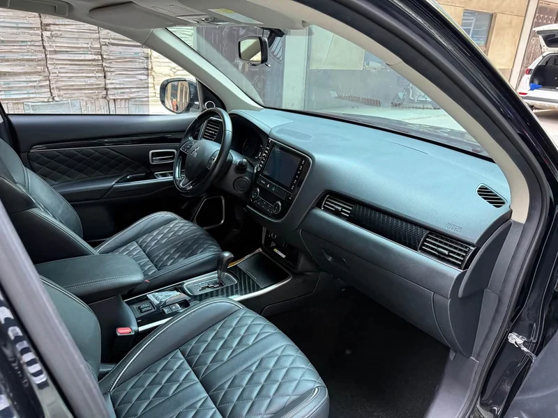 Mitsubishi Outlander — фото 10