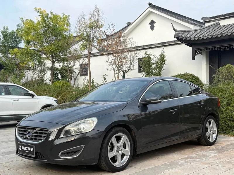 Volvo S60 (Imported) — фото 1
