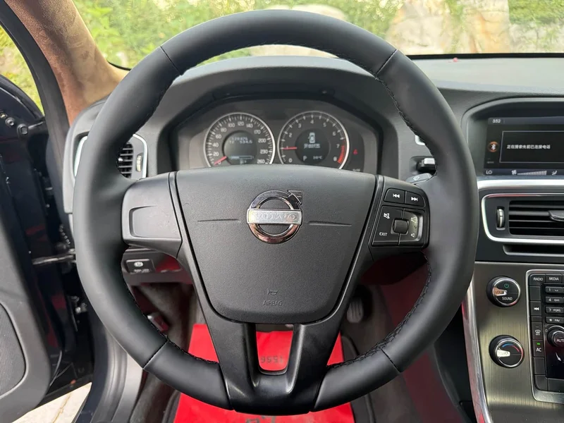 Volvo S60 (Imported) — фото 18