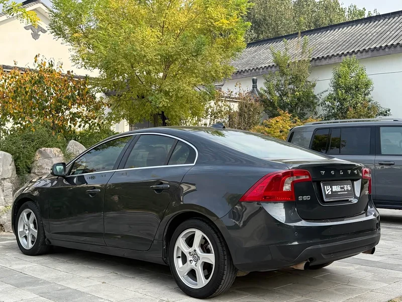 Volvo S60 (Imported) — фото 7