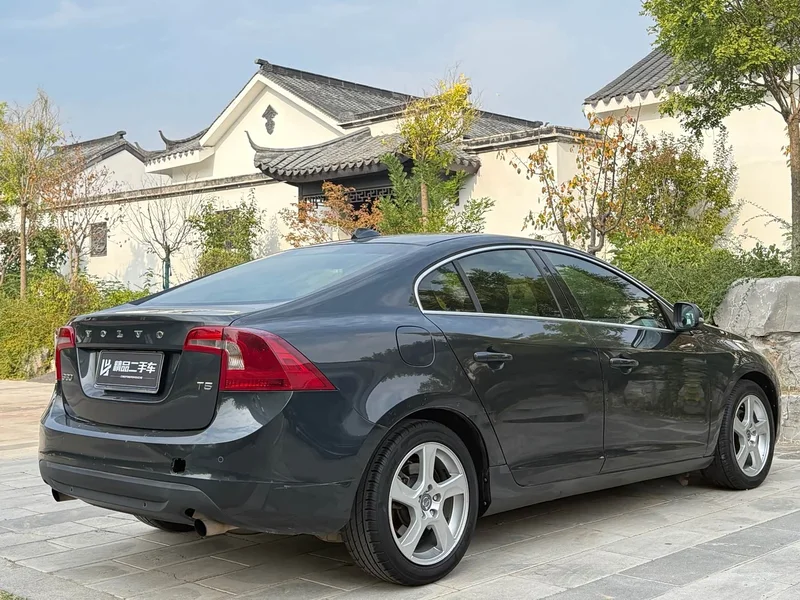 Volvo S60 (Imported) — фото 9