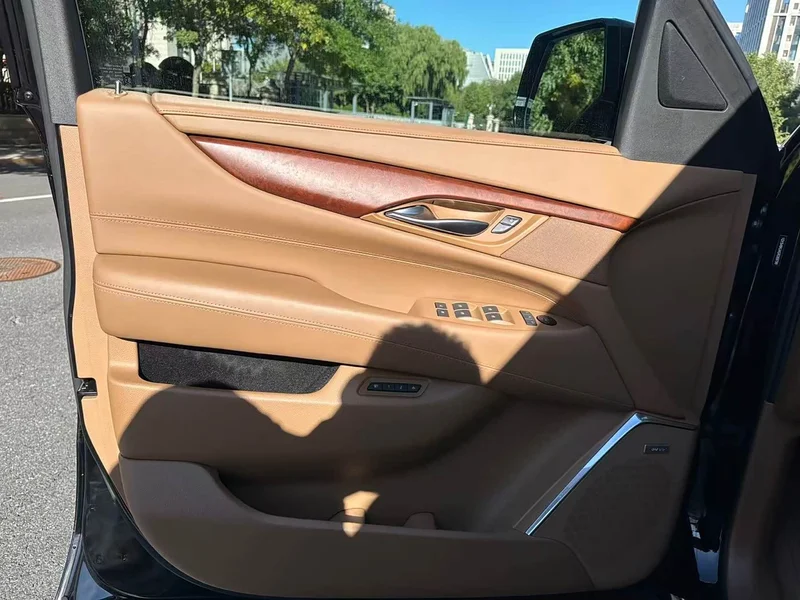 Cadillac Escalade — фото 16