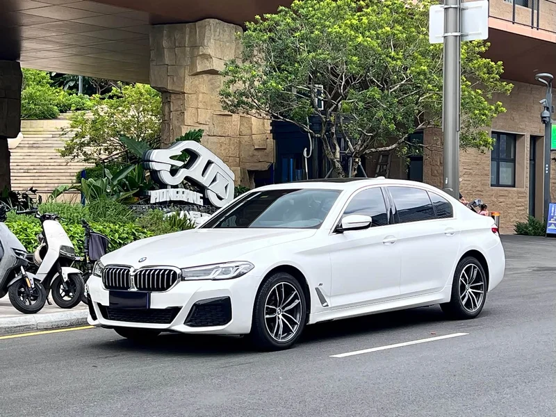 BMW 5-Series — фото 1