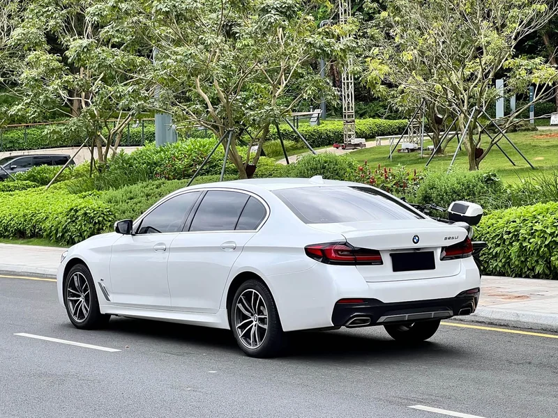 BMW 5-Series — фото 11