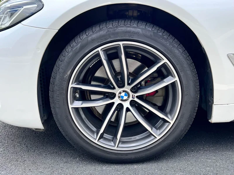 BMW 5-Series — фото 14