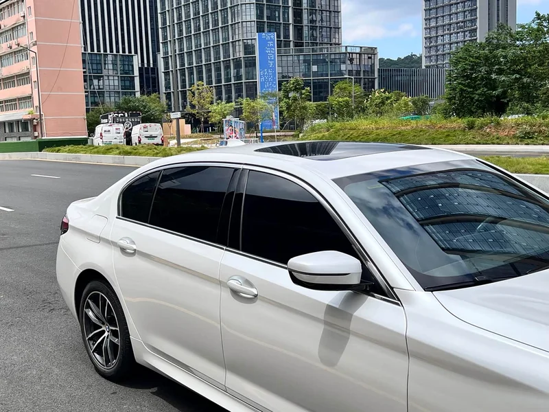 BMW 5-Series — фото 15