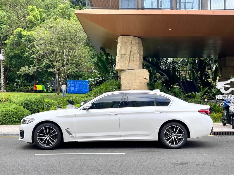 BMW 5-Series — фото 10