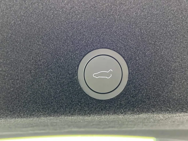Tesla Model Y — фото 12