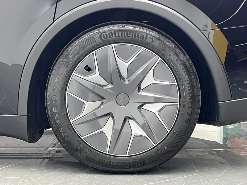Tesla Model Y — фото 13