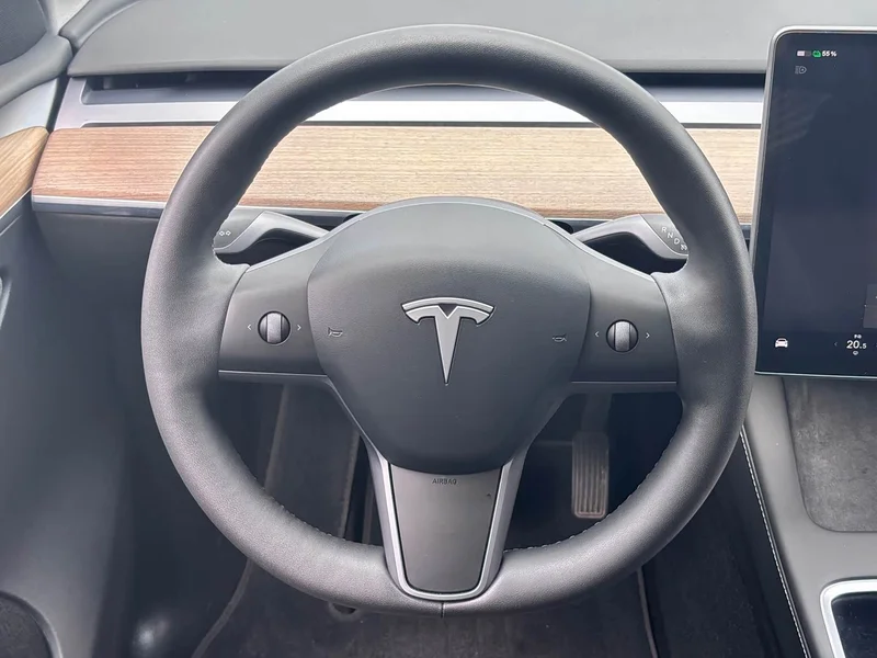 Tesla Model Y — фото 16