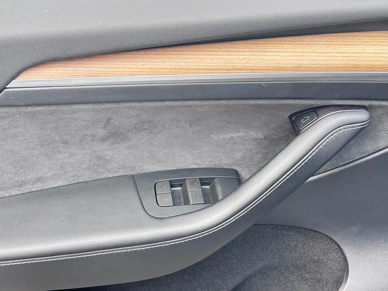 Tesla Model Y — фото 20