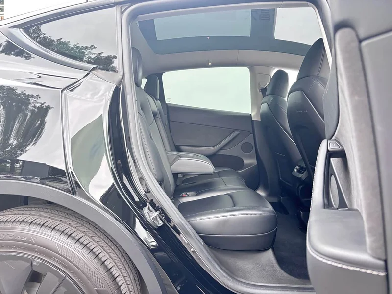Tesla Model Y — фото 10