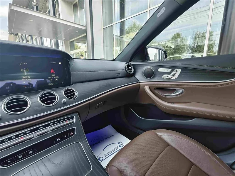 Mercedes-Benz E-Class — фото 13