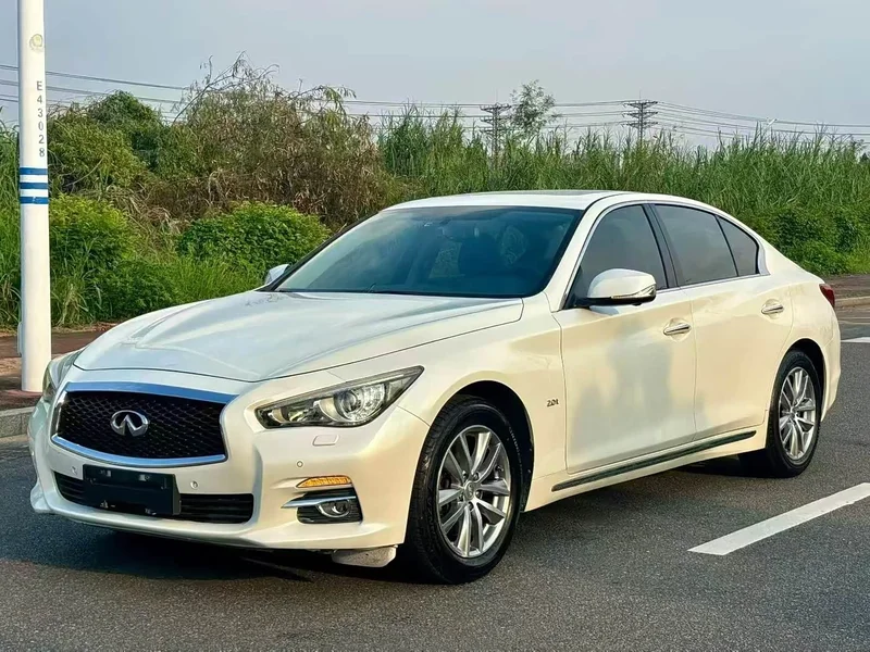 Infiniti Q50L — фото 1