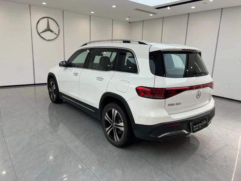 Mercedes-Benz EQB — фото 12