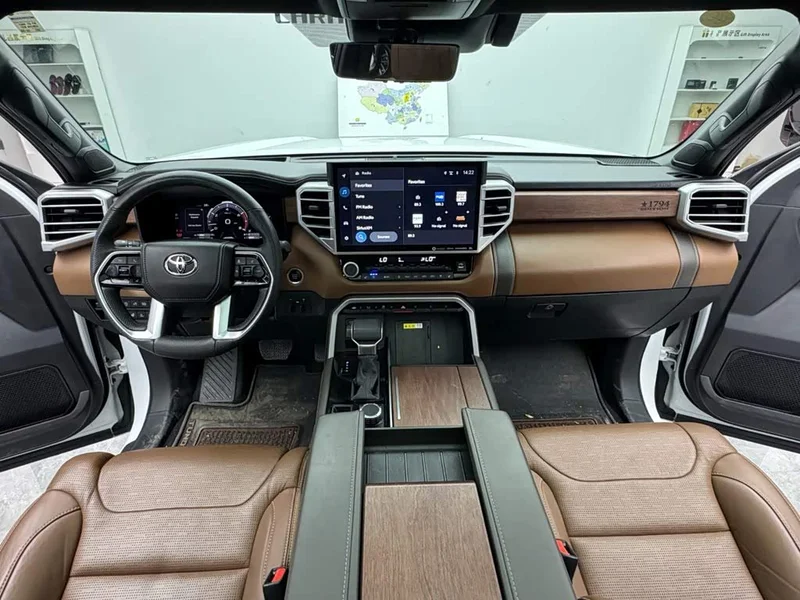 Toyota Tundra — фото 11