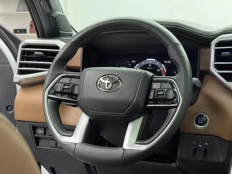 Toyota Tundra — фото 13