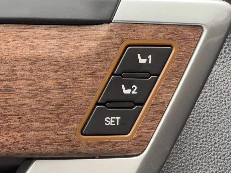 Toyota Tundra — фото 15