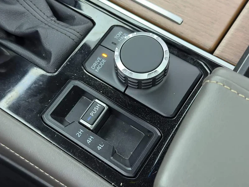 Toyota Tundra — фото 16