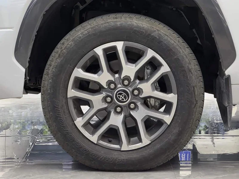 Toyota Tundra — фото 4