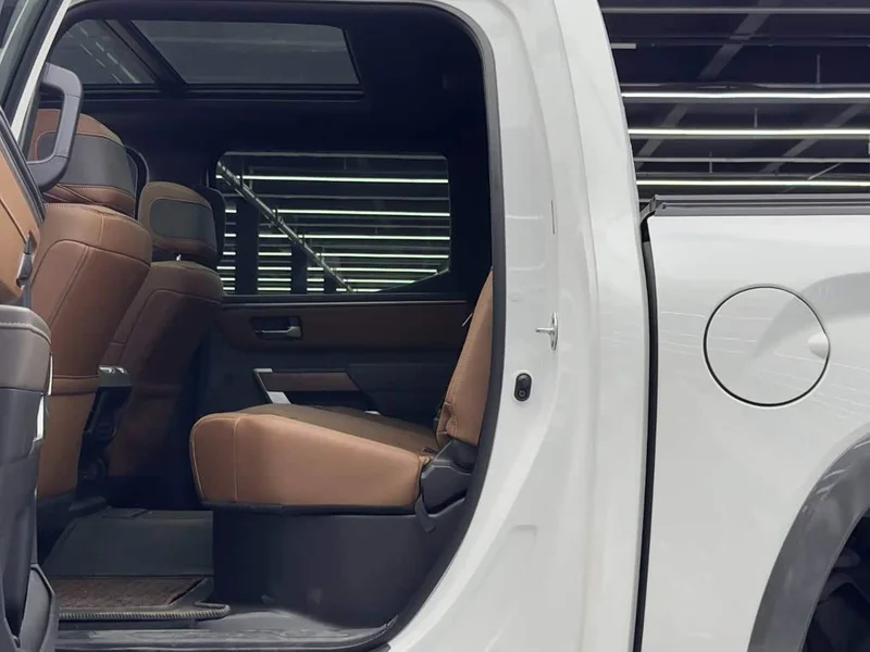 Toyota Tundra — фото 9