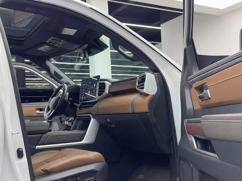 Toyota Tundra — фото 10