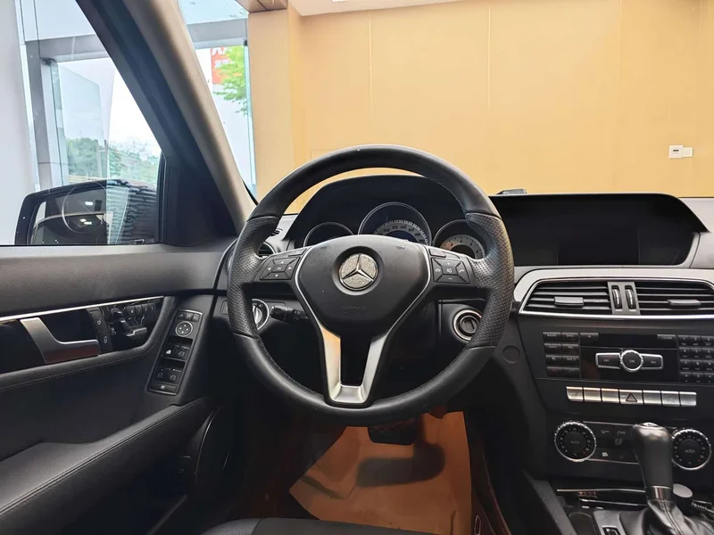 Mercedes-Benz C-Class — фото 14