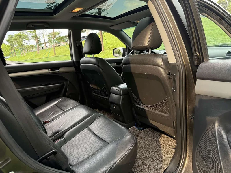 Kia Sorento — фото 12