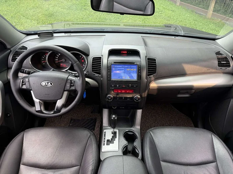 Kia Sorento — фото 14
