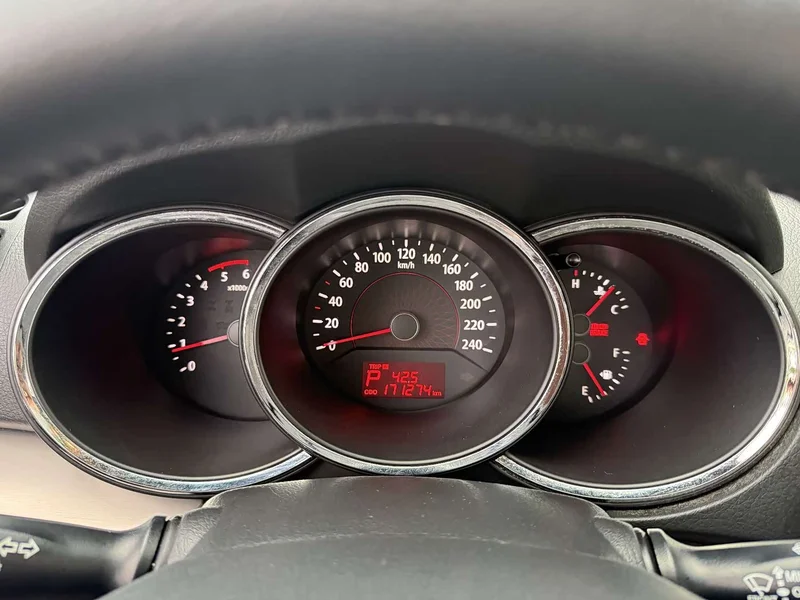 Kia Sorento — фото 16