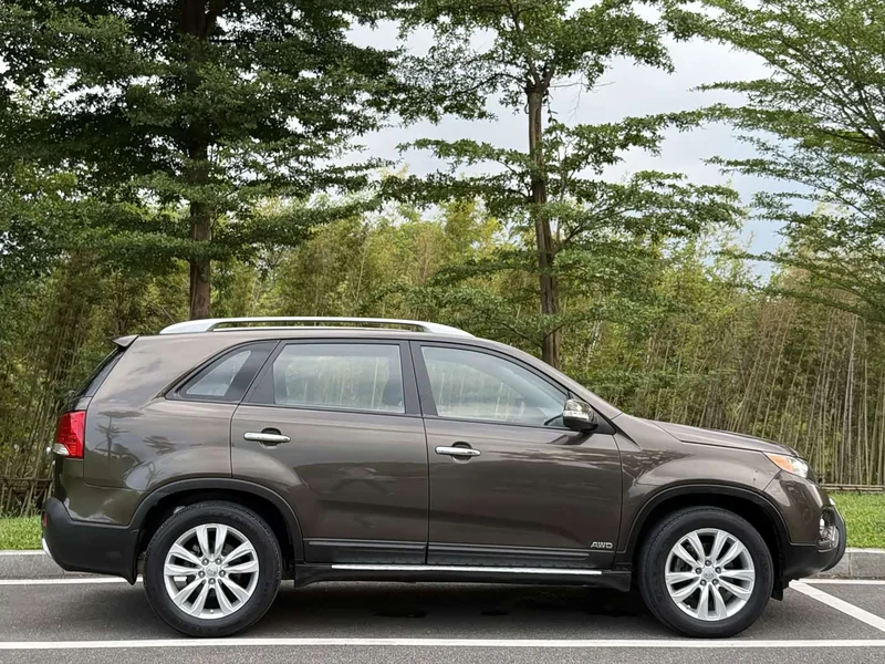 Kia Sorento — фото 5