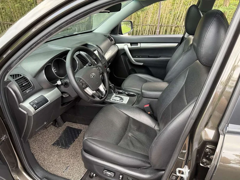 Kia Sorento — фото 10