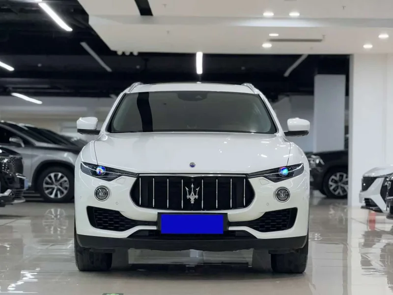 Maserati Levante — фото 1