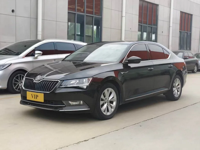 Skoda Superb — фото 1
